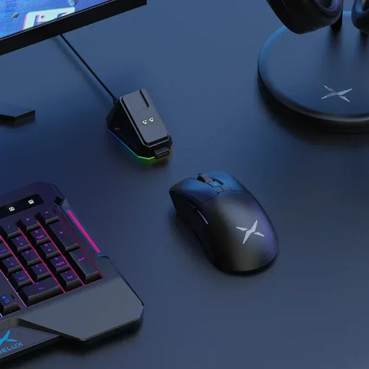Ratón inalámbrico para juegos Delux M900PRO ergonómico con tasa de sondeo de 8K, PAW3395, 63 g, base de carga magnética RGB para jugadores de PC diestros y grandes.